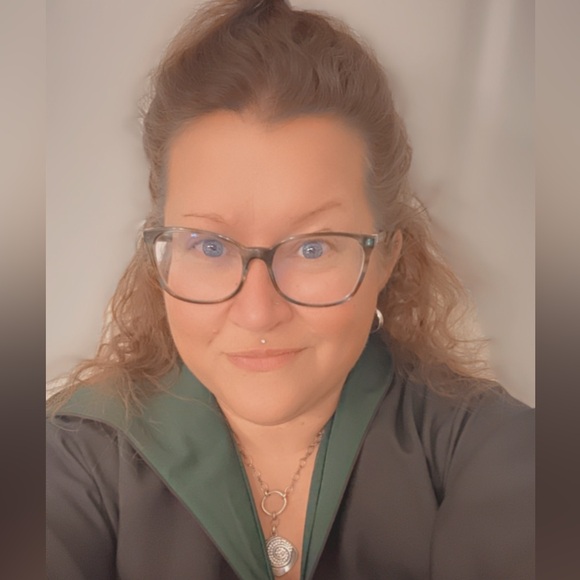 Meet your Posher, Brandy - Picture 1 of 1